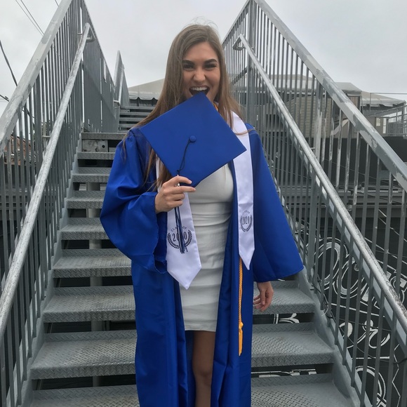 Meet your Posher, Taylor - Picture 4 of 5